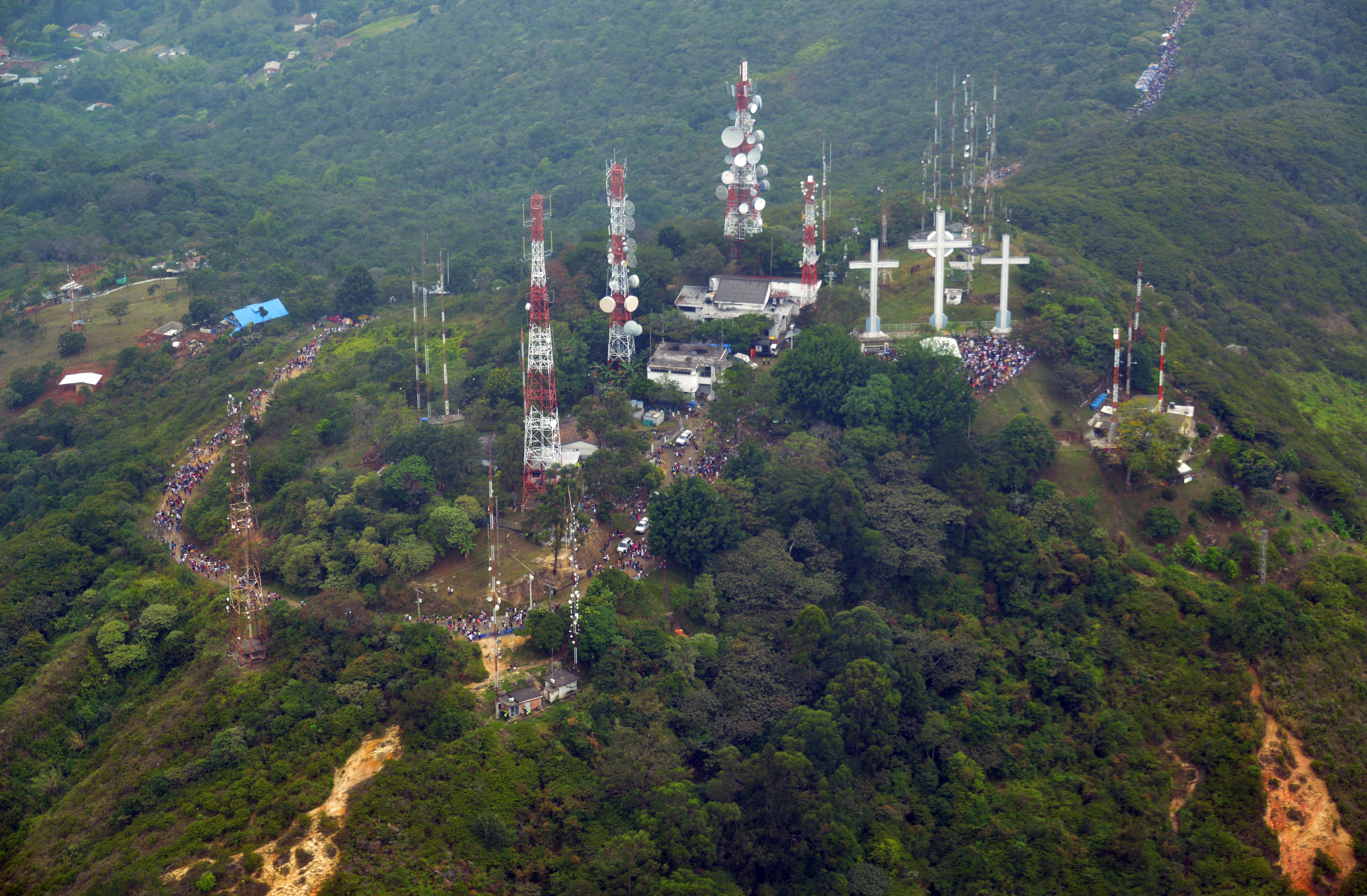 Fuerza Aérea Colombiana realiza reconocimiento y vigilancia en sitios turísticos de Cali