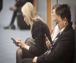 ¿Cuál es la diferencia entre Contacto y Conexión en las oficinas de Prensa?