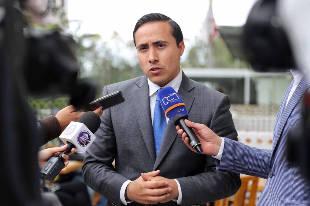 El senador Aguilar fue extorsionado por un funcionario de la Procuraduría