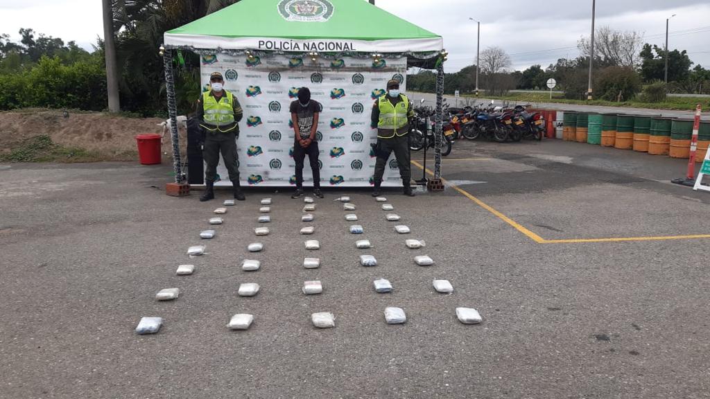POLICÍA DE TRÁNSITO CAPTURA UN CIUDADANO DE NACIONALIDAD VENEZOLANA POR TRÁFICO DE ESTUPEFACIENTES EN VILLA RICA