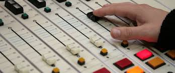 “Expedimos la resolución que establece el mecanismo para que emisoras comunitarias y de interés público normalicen su cartera”: ministra Karen Abudinen