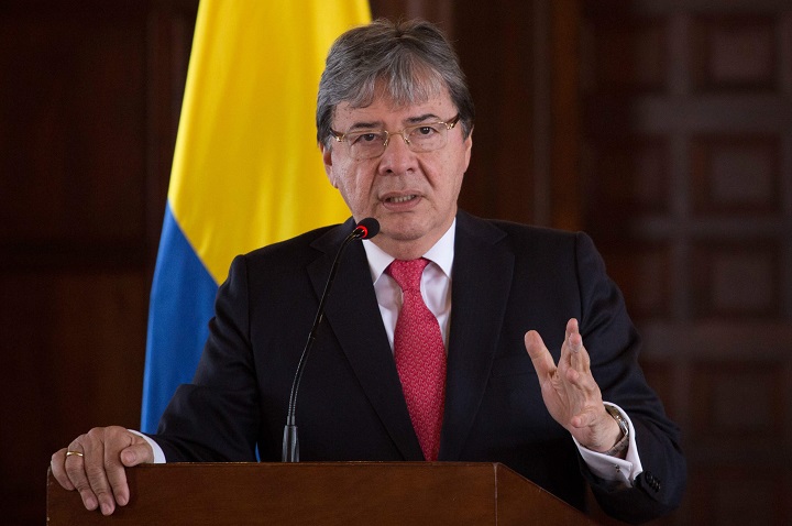 Internado en sala UCI por Covid-19,  Crítico estado de salud del MinDefensa Carlos Holmes Trujillo