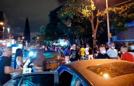 Fiesta desactivan de influencer que montó piscina móvil en camioneta