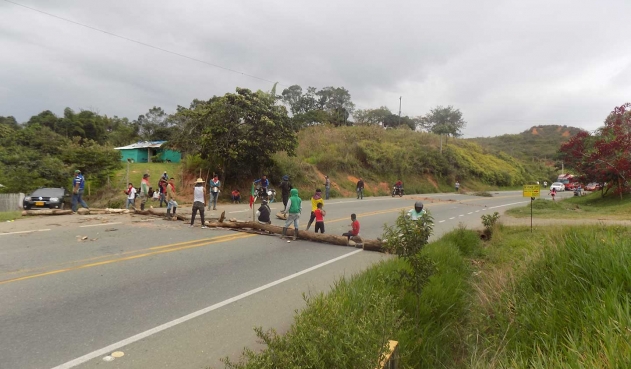 No más Mamadera de Gallo con Pañitos de Agua y los famosos Corredores Humanitarios,   ¡Aquí toca es `camellar´!