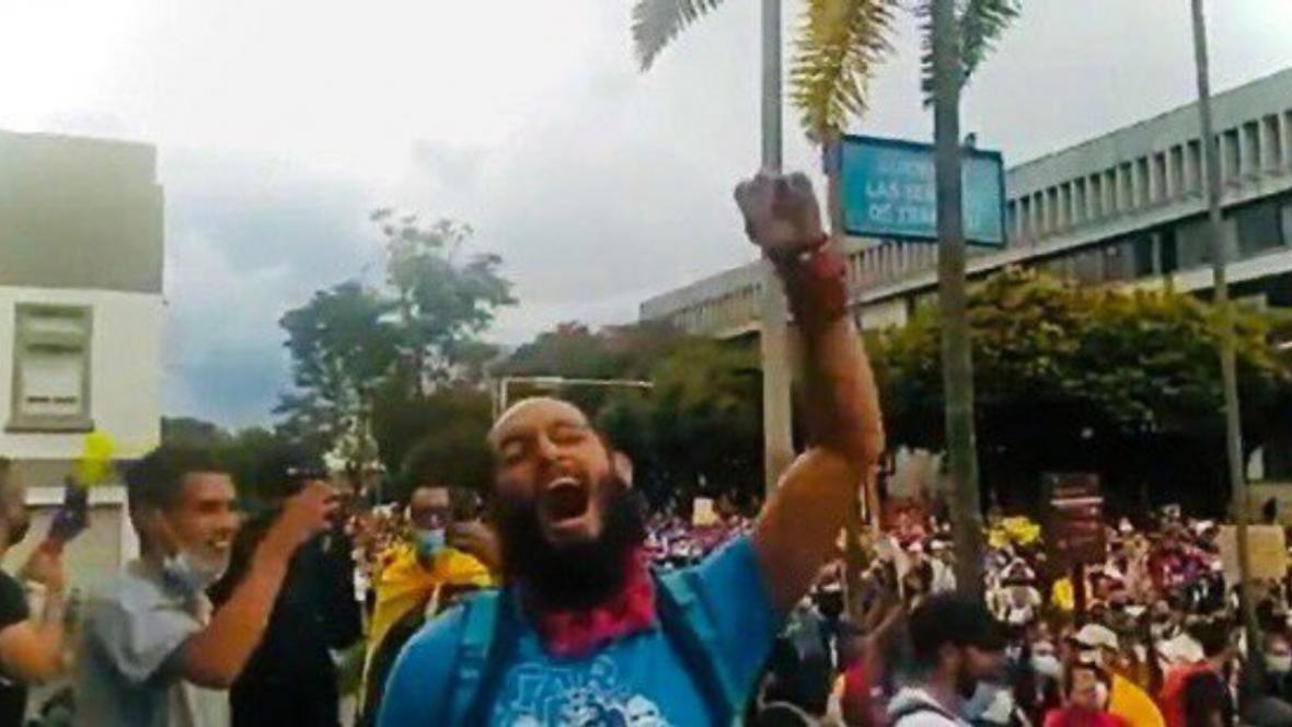 Se eleva a $100 millones recompensa por datos del agresor de Lucas Villa