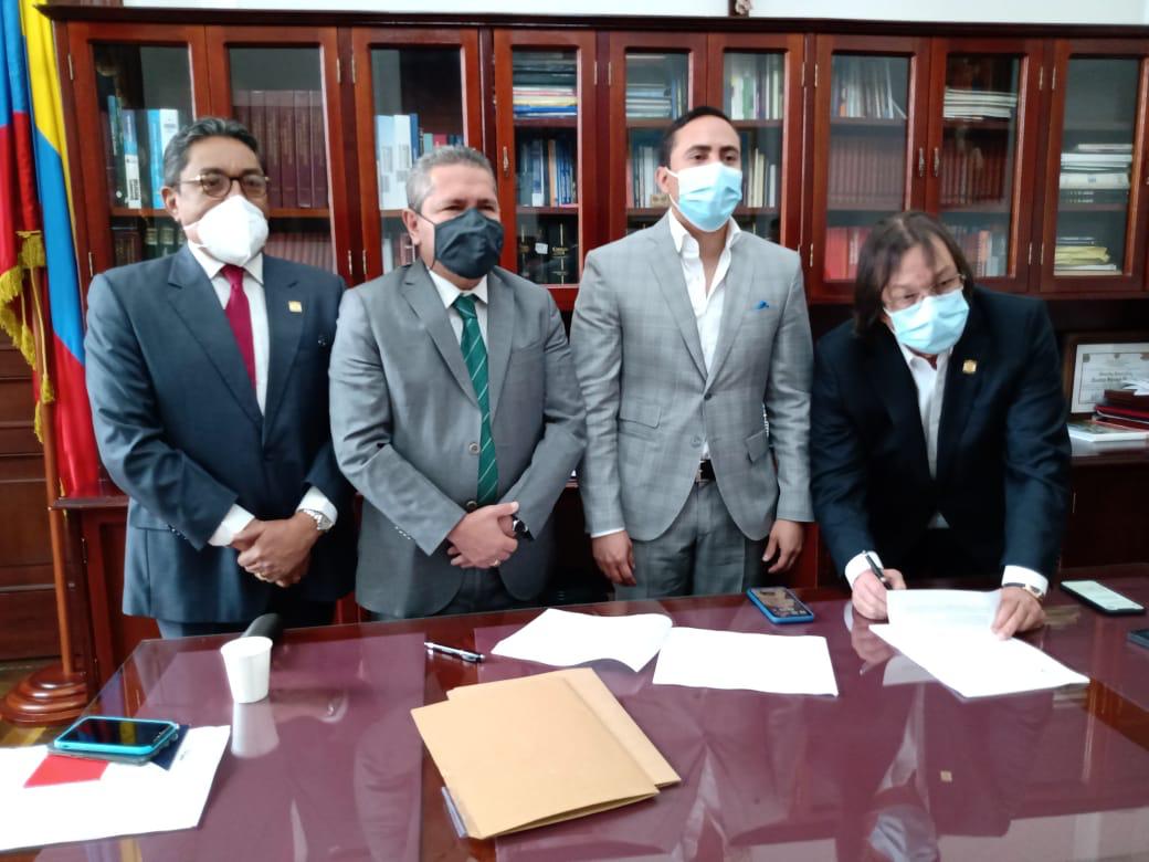 Senador Santandereano Richard Aguilar Villa  fomenta proyecto que otorgaría beneficios tributarios a medios de comunicación