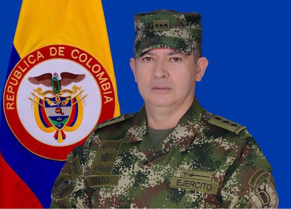 Renunció por RESPETO : General Pinto al Honor Militar, tras atentado contra helicóptero presidencial