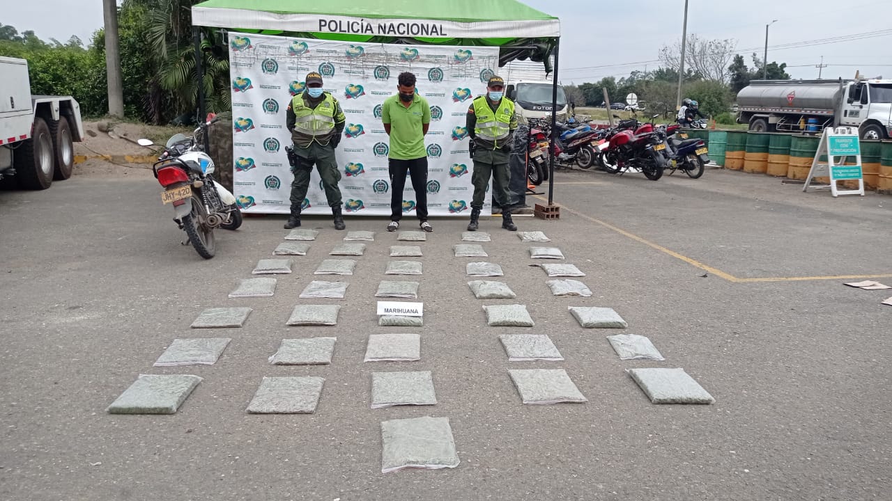 POLICÍA CAPTURÓ CIUDADANO CON 36.000 GRAMOS DE MARIHUANA EN JURISDICCIÓN DE VILLA RICA (CAUCA)
