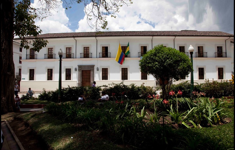 Alíflaco Baba y los dos gobernadores,  Cuentos caucanos clásicos antes de ir a dormir