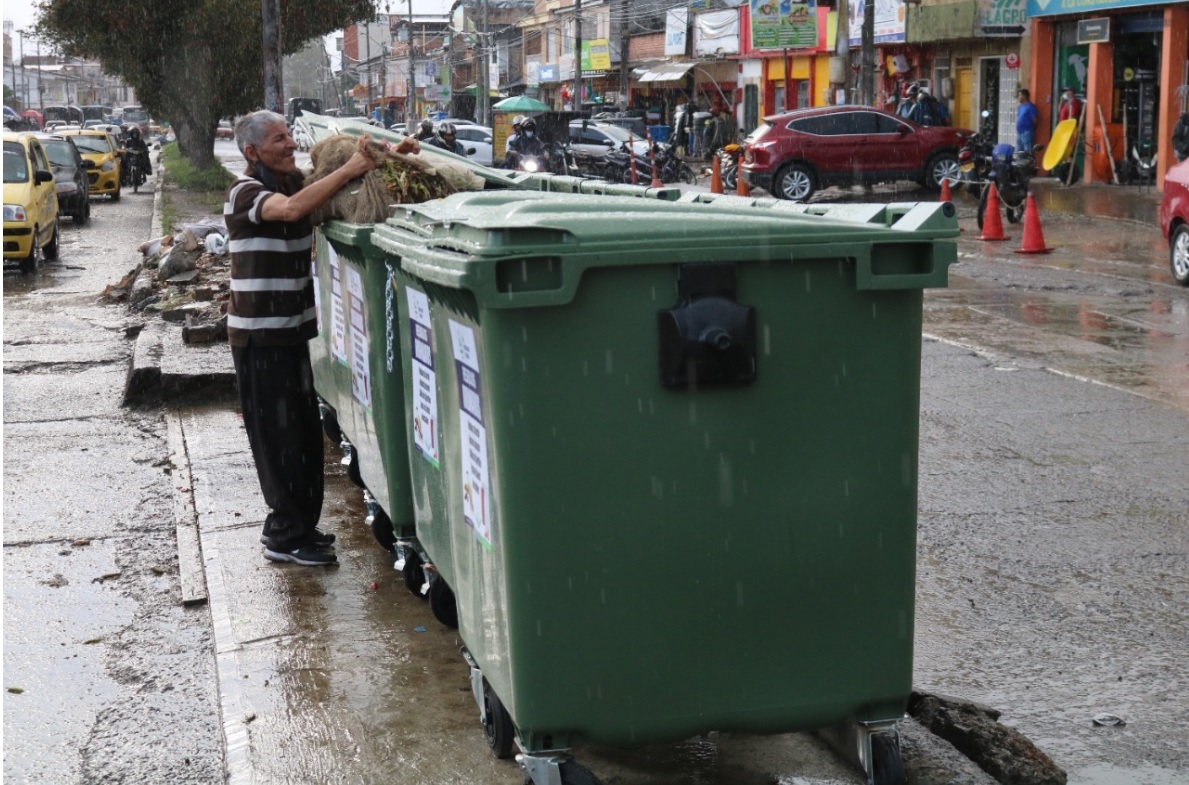 Alcaldía de Popayán instala contenedores de en el sector de la Esmeralda para solucionar problemática de basuras