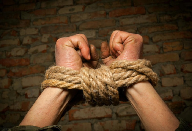 Duro de Creer Policia fue secuestrado y torturado para poderle robar el carro