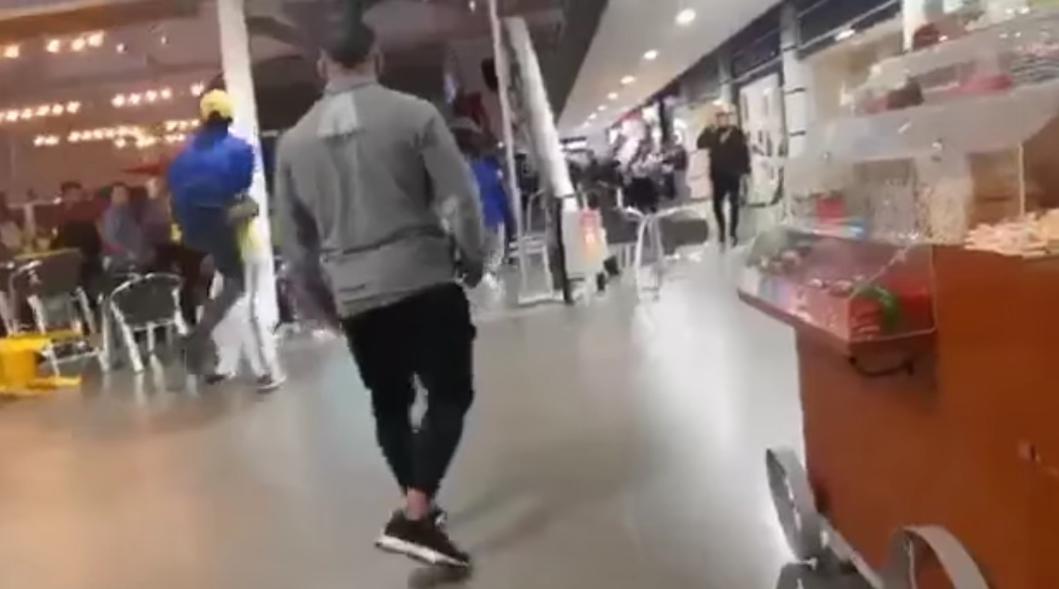 PELEA CAUSO ALBOROTO EN EL CENTRO COMERCIAL CAMPANARIO EN POPAYAN