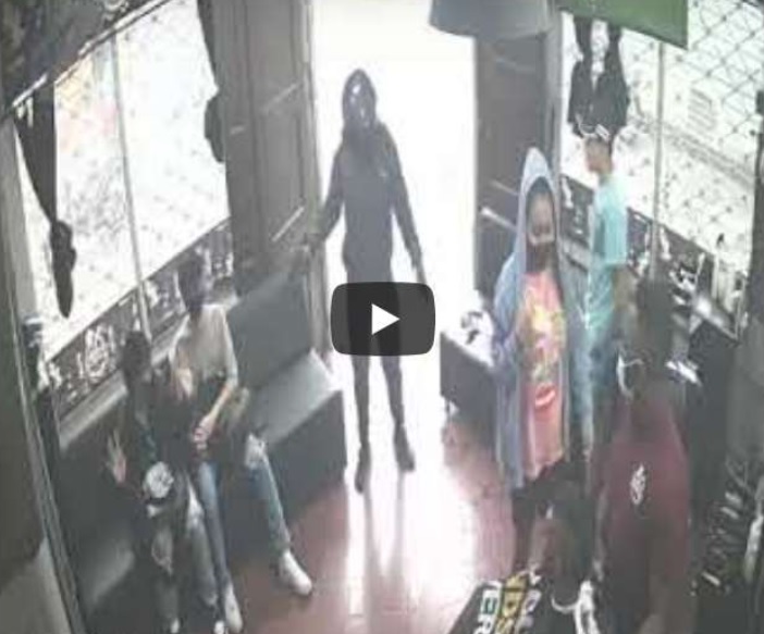 HASTA EL PELUQERO Y SUS CLEINTES  ROBAN EN ZONA HISTORICA DE POPAYÁN