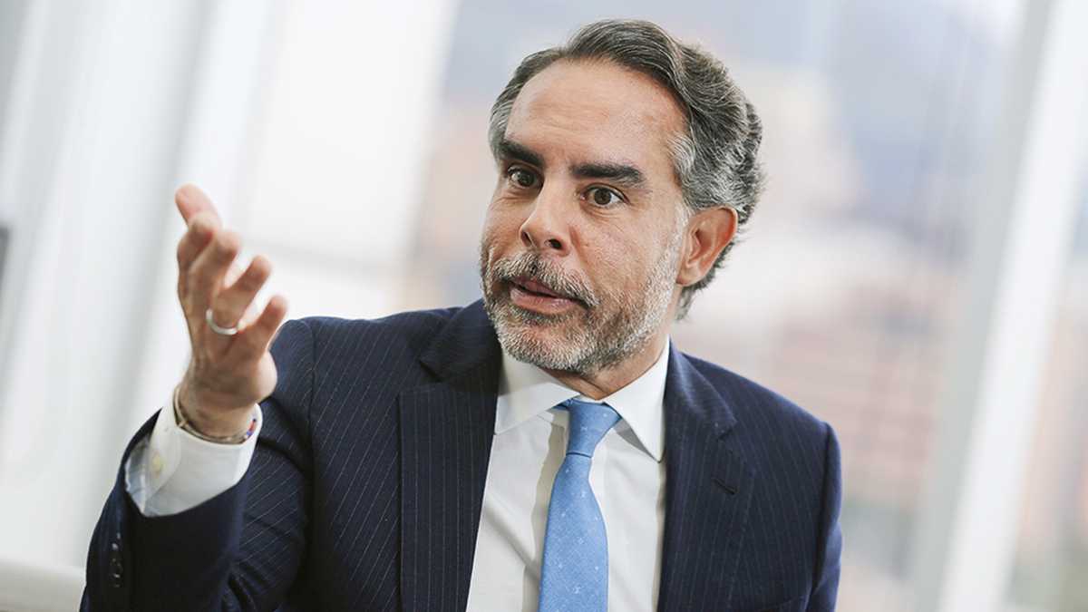 Senador Benedetti renuncia a su CURUL de congresista es Acusado de actos de corrupción ante la Corte Suprema de Justicia.  