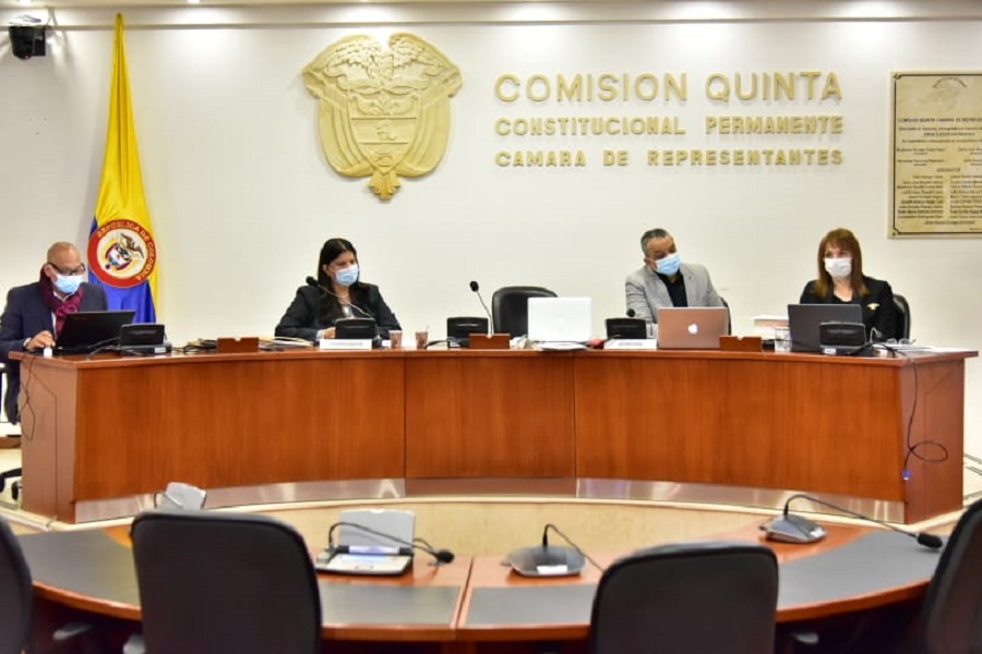 Cámara de Representantes en Comisión Quinta aprobó en primer debate Proyecto de Ley en defensa de los polinizadores y el fomento de cría de Abejas.