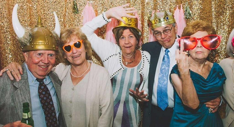 Organizaron Abuelos una orgía y siete de ellos no aguantaron el voltaje