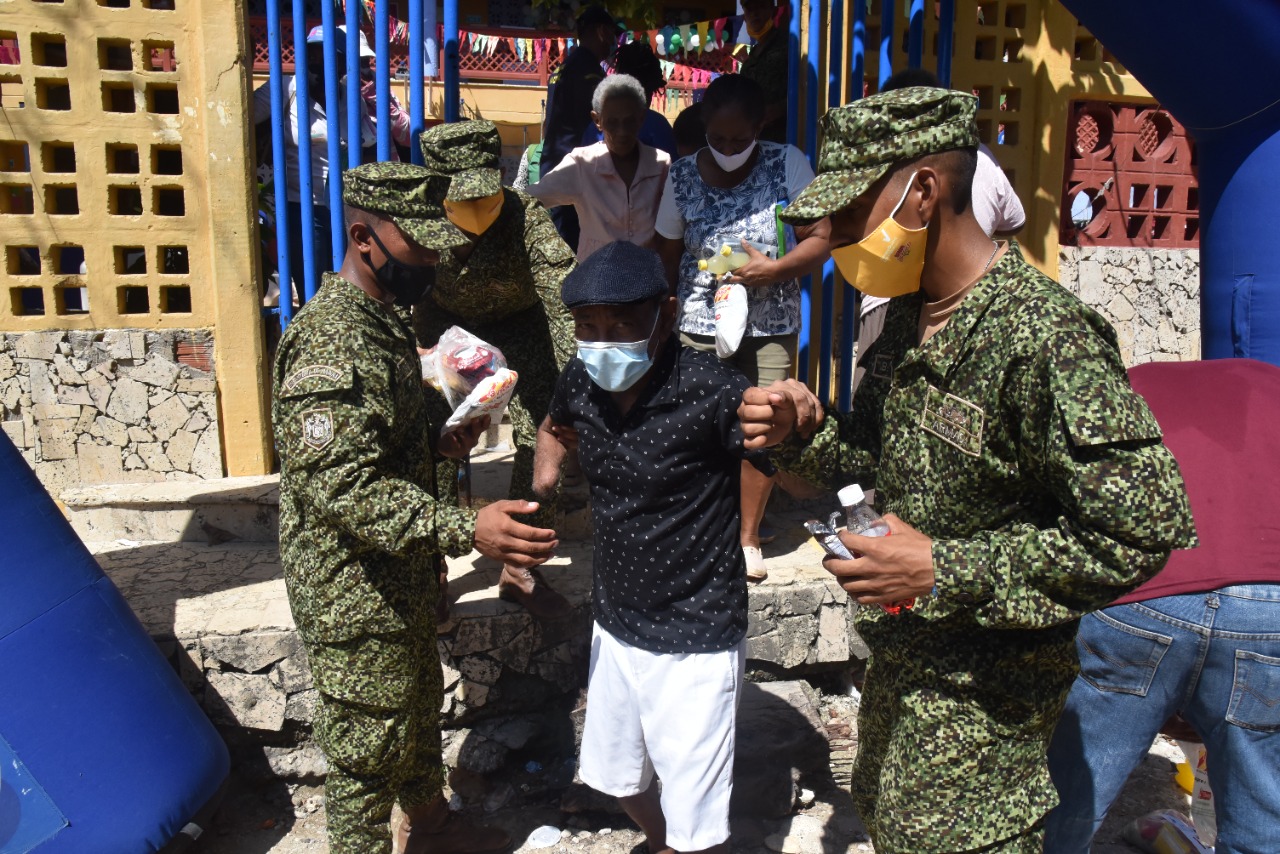 Sector Defensa, Instituciones Públicas y Alcaldía de Cartagena se unen para llevar una amplia oferta estatal a más de 2.300 personas en Barú