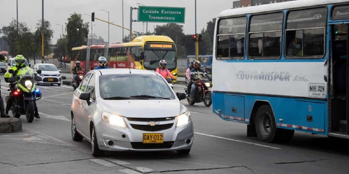 Como parte de la estrategia ‘Transporte Sin Humo’ , Revisión técnico mecánica de 865 vehículos