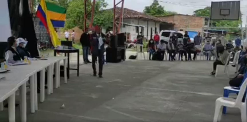 ENCASERVCIOS UNA BANDA MANEJADA POR EL “GORDIFLAQUISMO” QUE DEJO SIN AGUA A MERCADERES