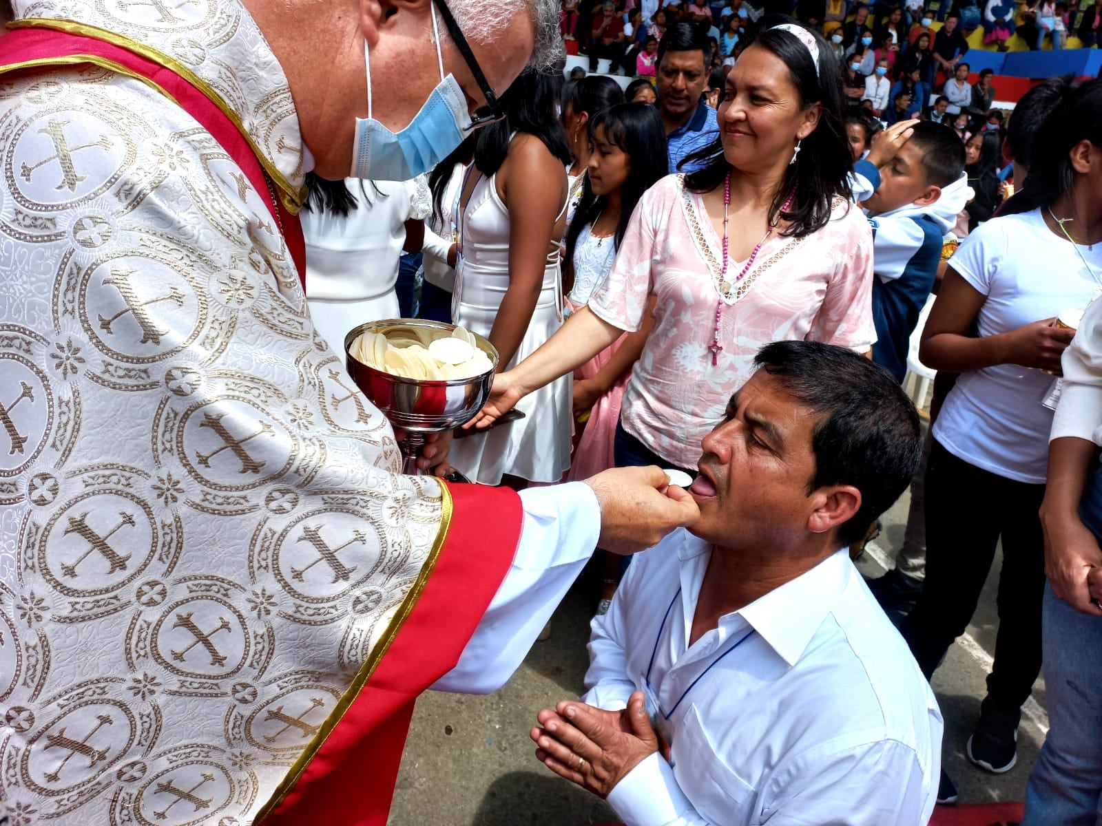 Con la misma forma “añeja” de hacer política “Pescando Votantes”, se observa en Redes Sociales y Medios de comunicación