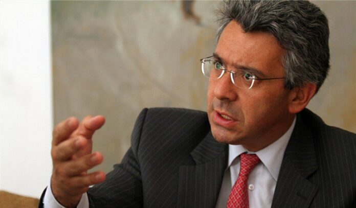 El abogado Enrique Gómez Martínez será candidato presidencial por el nuevo partido político de `Salvación Nacional