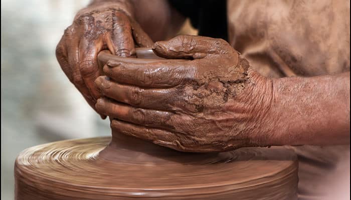 Tiene Potestad el Alfarero Sobre el Barro o Seguiremos Votando por  aquel que lo pisotea destruyendo al hombre