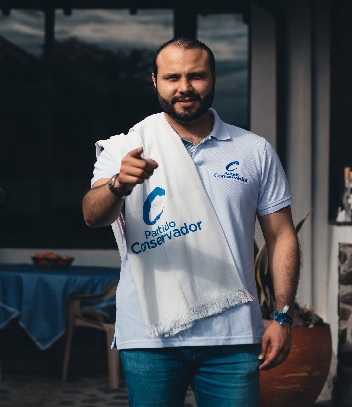 José Darío Salazar candidato que llega con cierta ventaja a las elecciones legislativas del 11 de marzo por su apellido