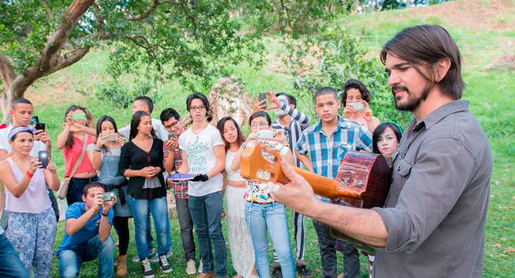 Gana ” JUANES ”  Premio Internacional de la Paz