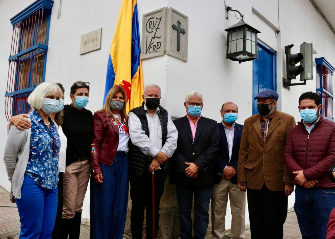 Instalada la cruz verde en la sede de la empresa Acueducto y Alcantarillado de Popayán S.A. E.S.P.
