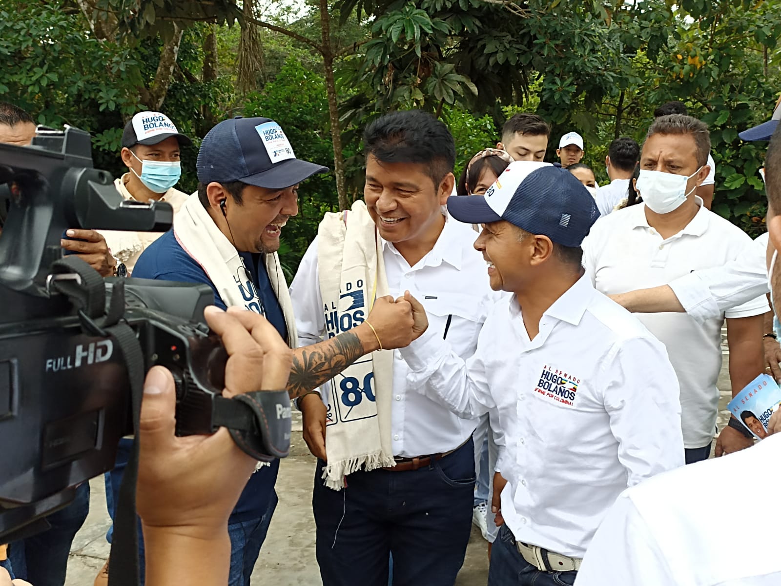 Hablar con este hombre campesino es como retroceder en el tiempo, a esas épocas donde abundaban los valores y la palabra valía más que la firma en un documento Hugo Bolaños el hijo del tambo que llegara al Senado de la Republica