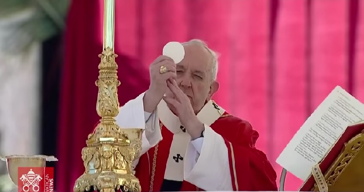 “En la cruz Jesús nos enseña a amar y perdonar a los enemigos”