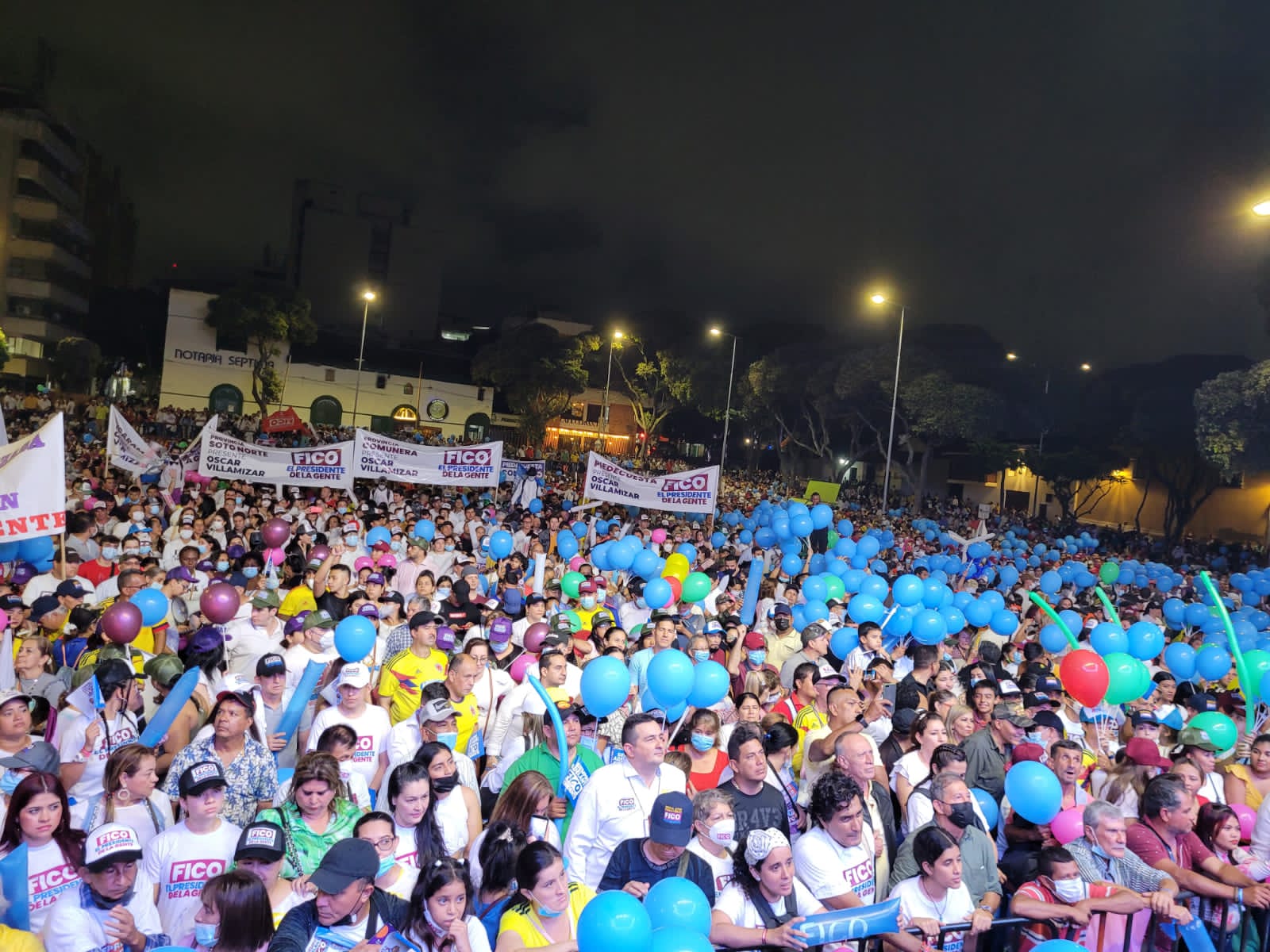 Ariel Fernando Ávila Martínez, de la Coalición Alianza Verde – Centro Esperanza llego a darle el Toque de GAMINERIA al evento de FICO GUTIERREZ en Bucaramanga