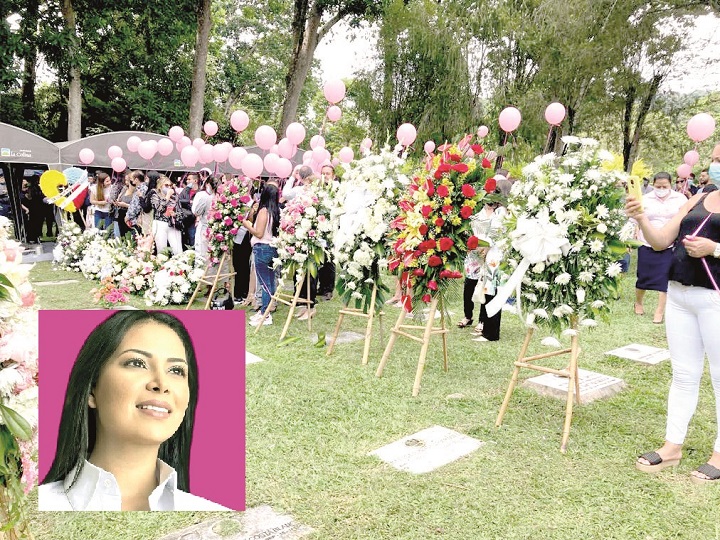 Lluvia de flores en el Jardín Cementerio La Colina   : de la excandidata a la gobernación del departamento de Santander  Ángela Patricia Hernández