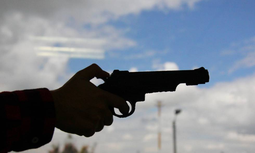 Deja a un policía y a un civil heridos, Atentado sicarial