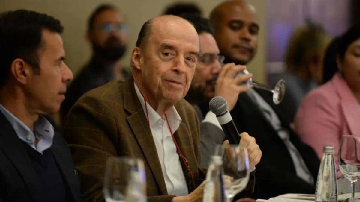 Conoce algunos nombres del Gabinete del Presidente Electo Gustavo Petro, lo unico que si se confirma es Alvaro Leyva Durán sera ministro de Relaciones Exteriores