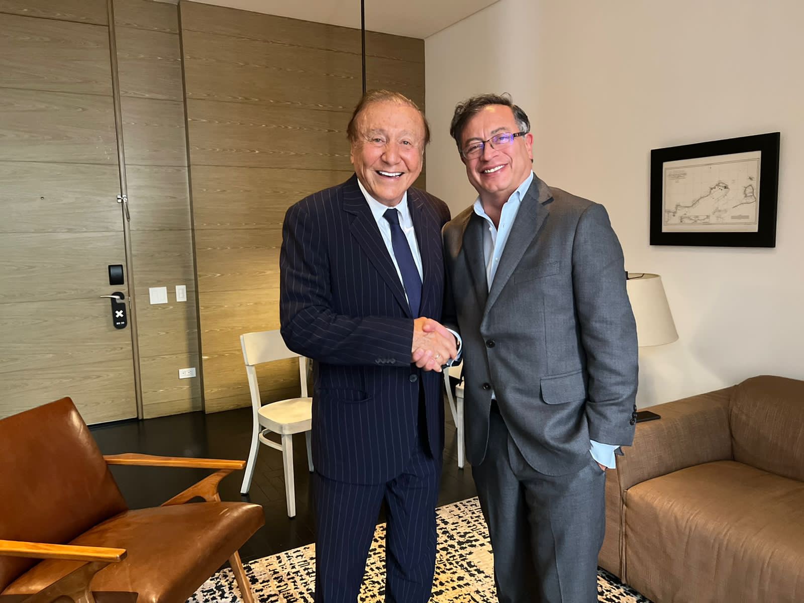 Cuando se esperaba que el ingeniero santandereano Rodolfo Hernández asumiera la función constitucional de encabezar la oposición al gobierno del presidente electo, Gustavo Petro Urrego, sucedió todo lo contrario.