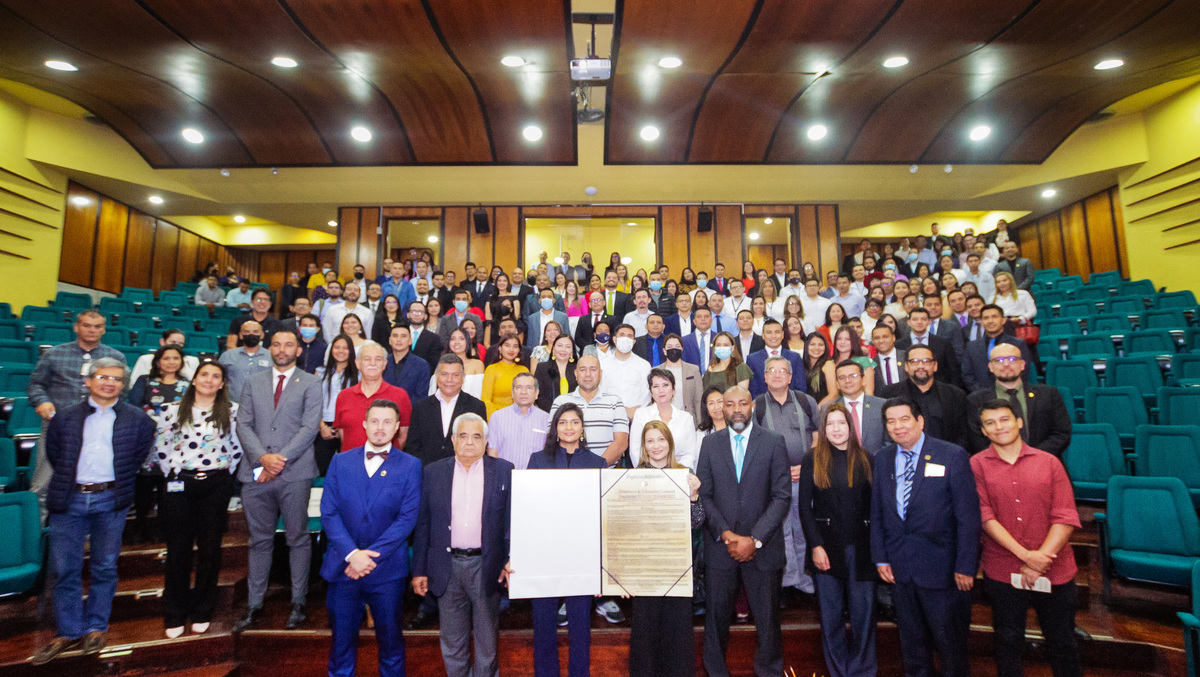 El Ministerio de Educación Nacional hizo entrega de la Acreditación Institucional en Alta Calidad a Unicomfacauca