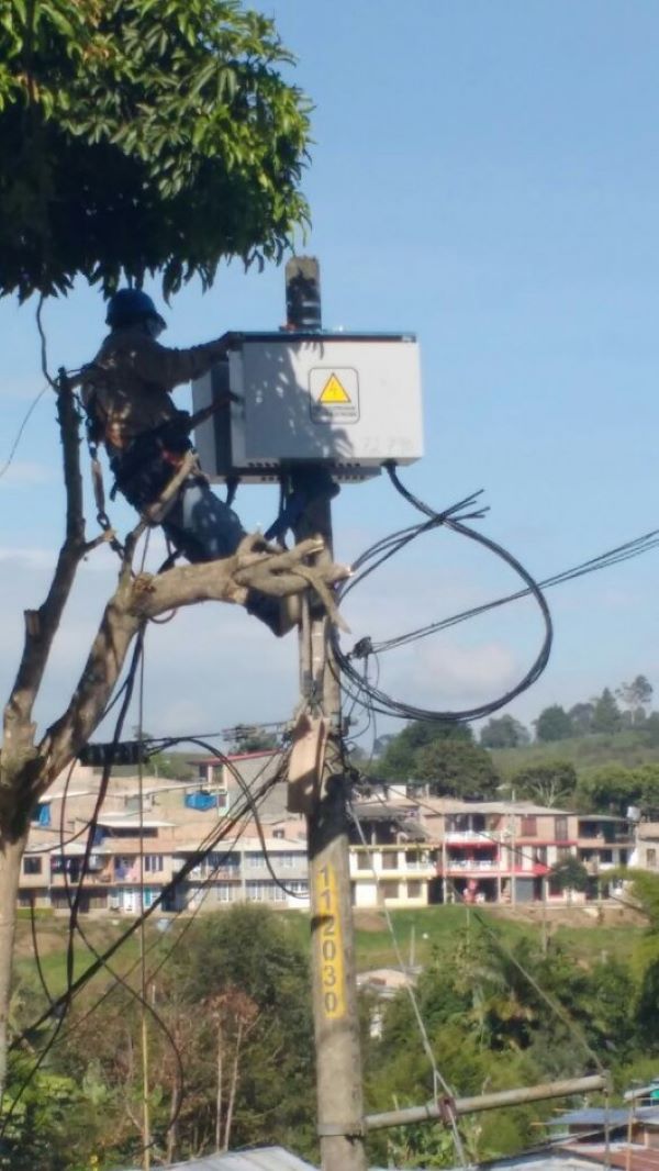 Inmovilizan vehículos de Compañia Energetica de Occidente en Santander de Quilichao, Cauca