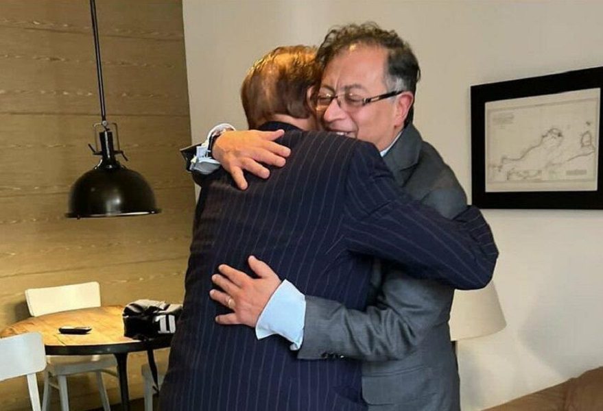 El excandidato, que quedó en segundo lugar en los pasados comicios, reveló que durante ese abrazo con el presidente electo le pidió perdón por haberle hecho daño durante la campaña política.