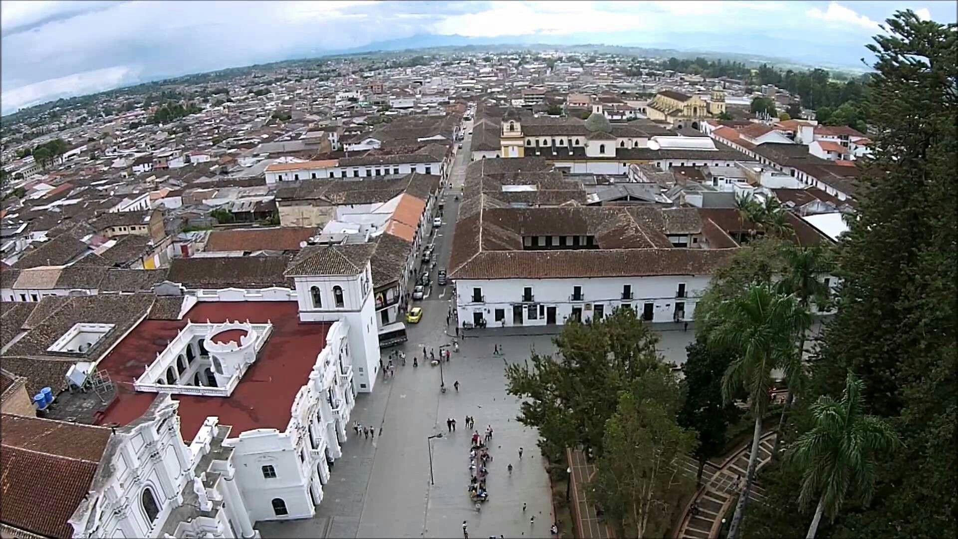 Los Corrillos del Parque Caldas dicen y resaltan que : Las próximas elecciones regionales tendremos Candidatos que serán “gallinas de corral” o ” gallinas ponedoras”, ustedes deciden