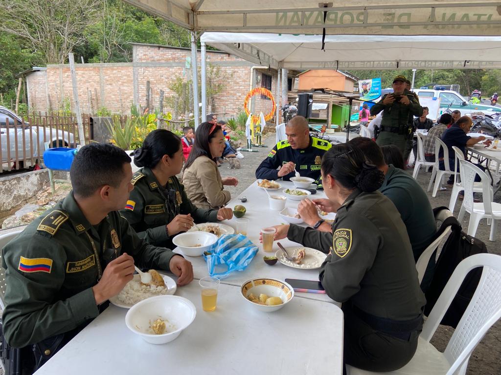 POLICIA METROPOLITANA DE POPAYAN COLOCA LA OLLA EN LA VEREDA EL SENDERO