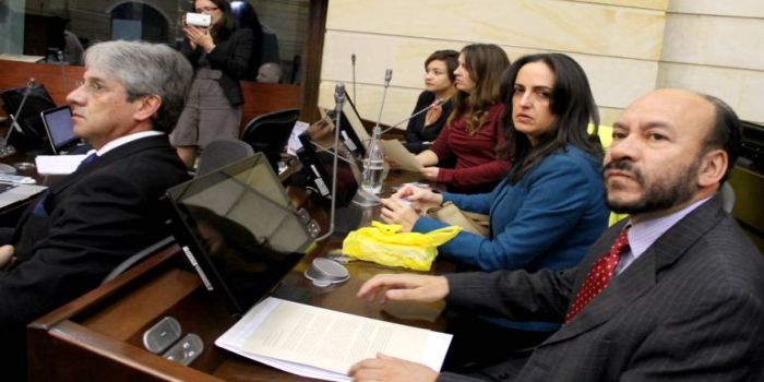 HUNDIR LA REFORMA TRIBUTARIA DE GUSTAVO PETRO DEJA CLARO Y RESALTA QUE ES EXPROPIATORIA E INNECESARIA PARA LOS COLOMBIANOS QUE HAN TRABAJADO PARA VIVIR SABROSO.