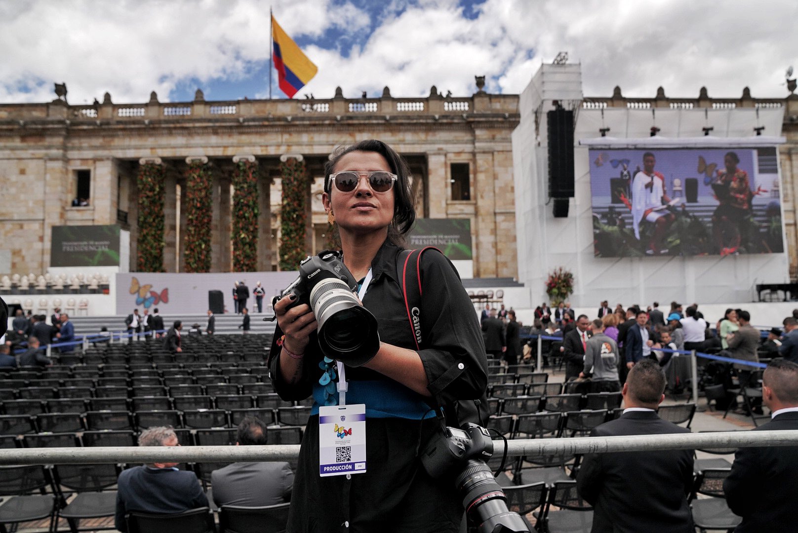 Alexa Rochi, la mujer que ya no dispara un fúsil por disparar el flash.