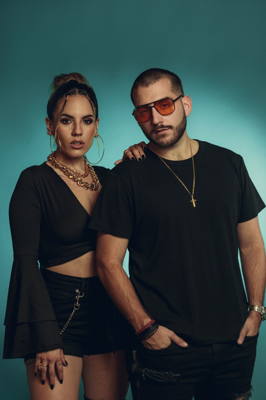 MIA TERÁN PRESENTA “JUGAR CON FUEGO” JUNTO A TRES DEDOS