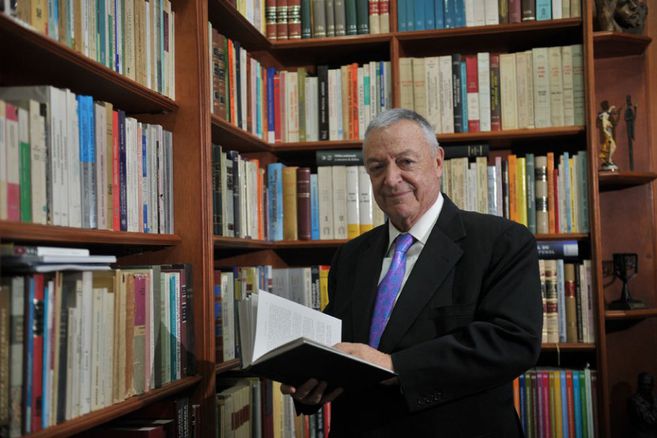 El Consejo Directivo de la Universidad Sergio Arboleda de Bogotá, fundada por el dirigente conservador Álvaro Gómez Hurtado, decidió remover de su cargo al actual rector de esa institución Rodrigo Noguera Calderón