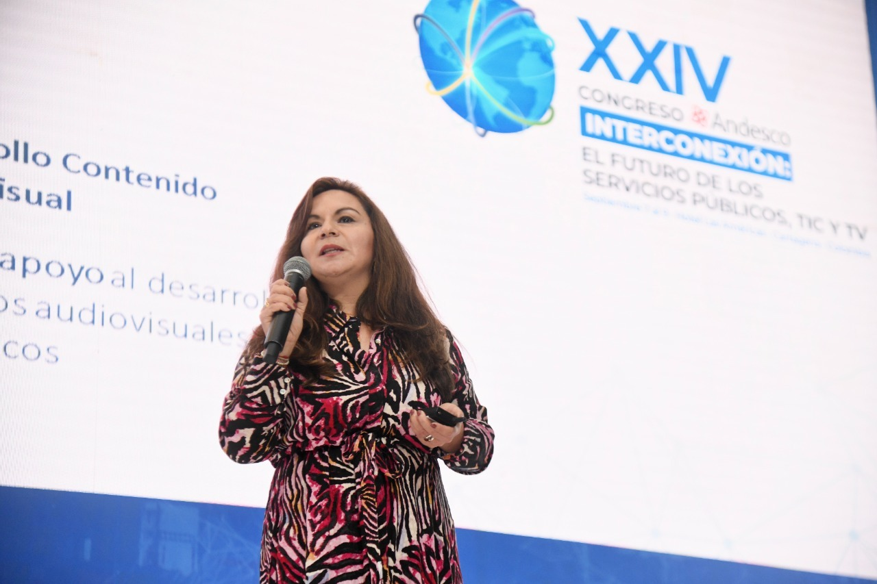 Ministra Sandra Urrutia presentó estrategia para la democratización de las TIC, en Congreso de Andesco