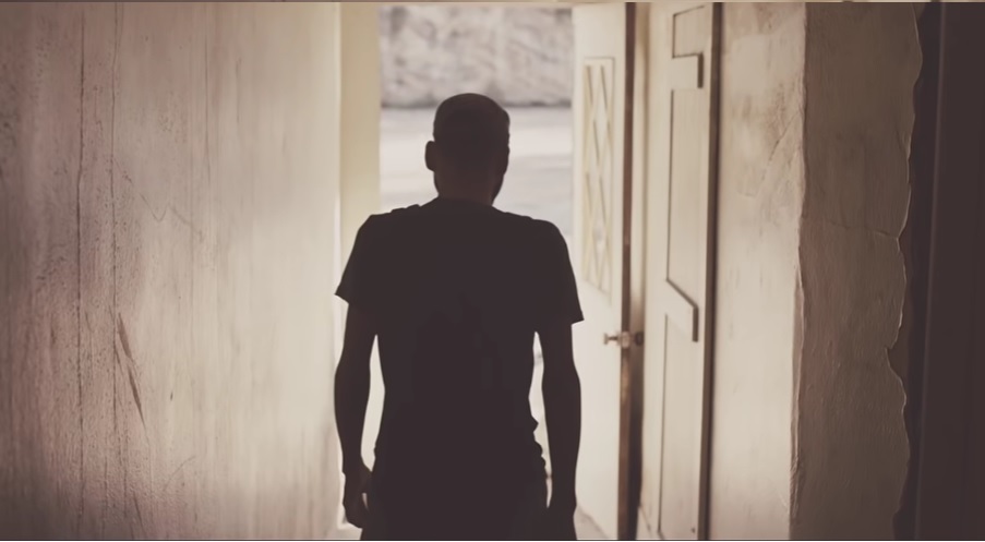 “No son los jóvenes quienes deben considerarse afortunados, sino los viejos que han vivido bien”, porque “han atracado en el puerto, tras haber asegurado su felicidad”.