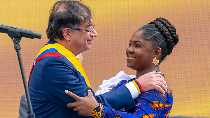 MIENTRAS LOS COLOMBIANOS SE PREOCUPAN POR LOS NUEVOS IMPUESTOS,FRANCIA Y PETRO VIVEN SABROSO Y GASTAN 173 MILLONES DE PESOS  EN EL MOBLAJE  DE LAS CASAS.