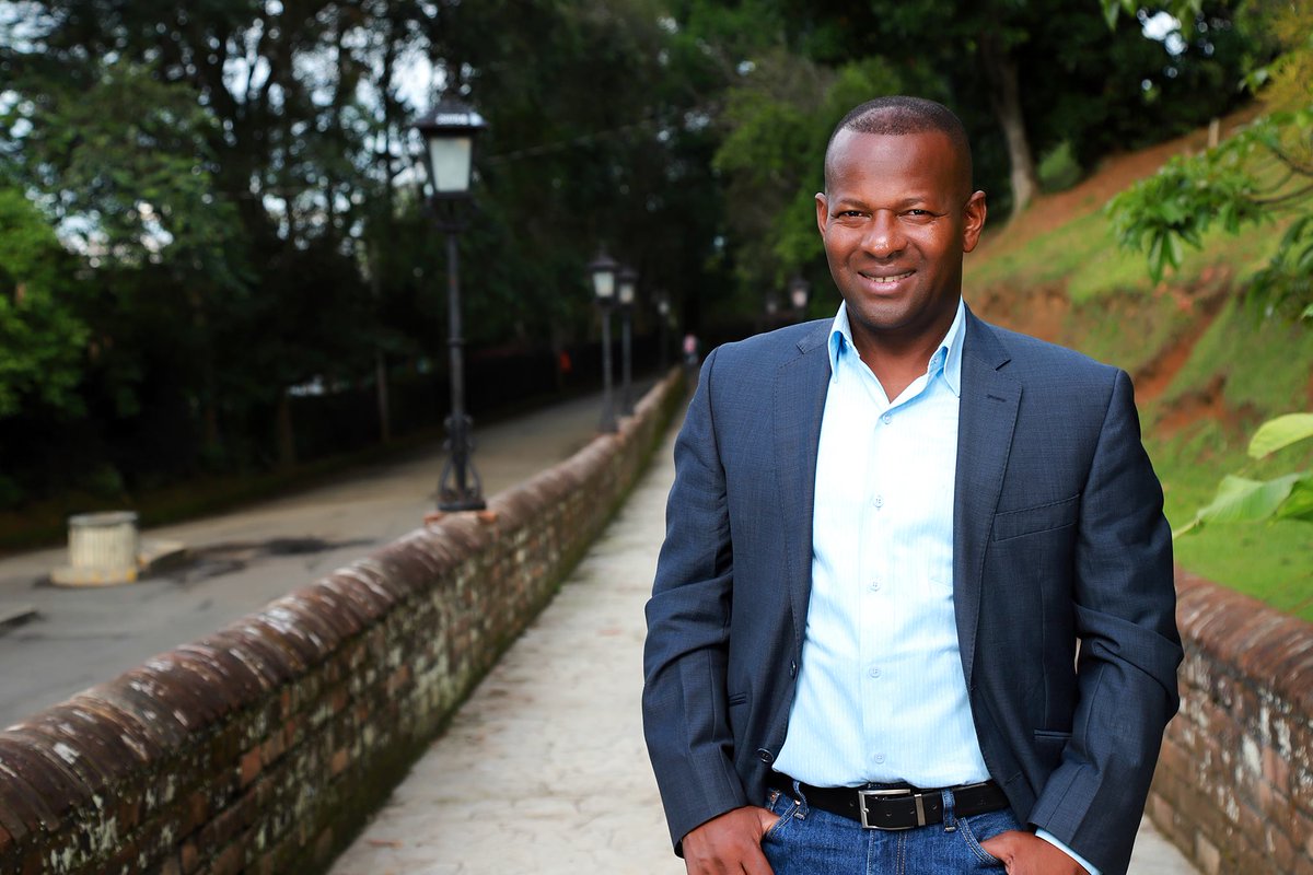 LE QUEDA UN AÑO SEÑOR GOBERNADOR DONDE USTED NO DEJARA HEREDERO EN SU TRONO.