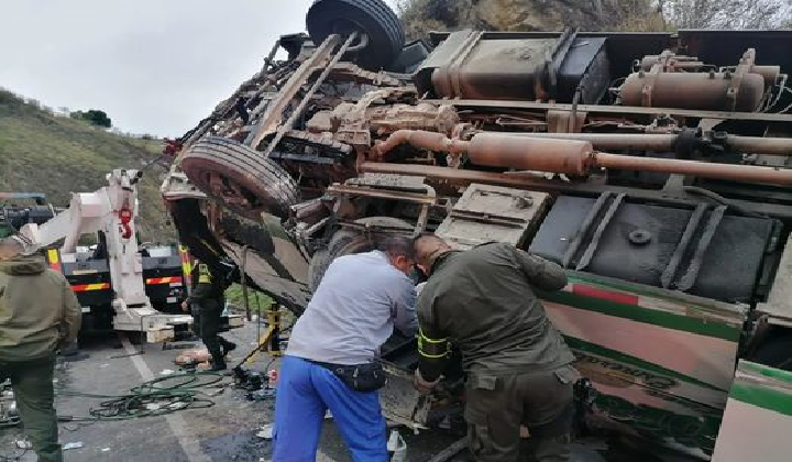 Al menos, 20 muertos, Grave accidente de un bus en la vía Panamericana deja